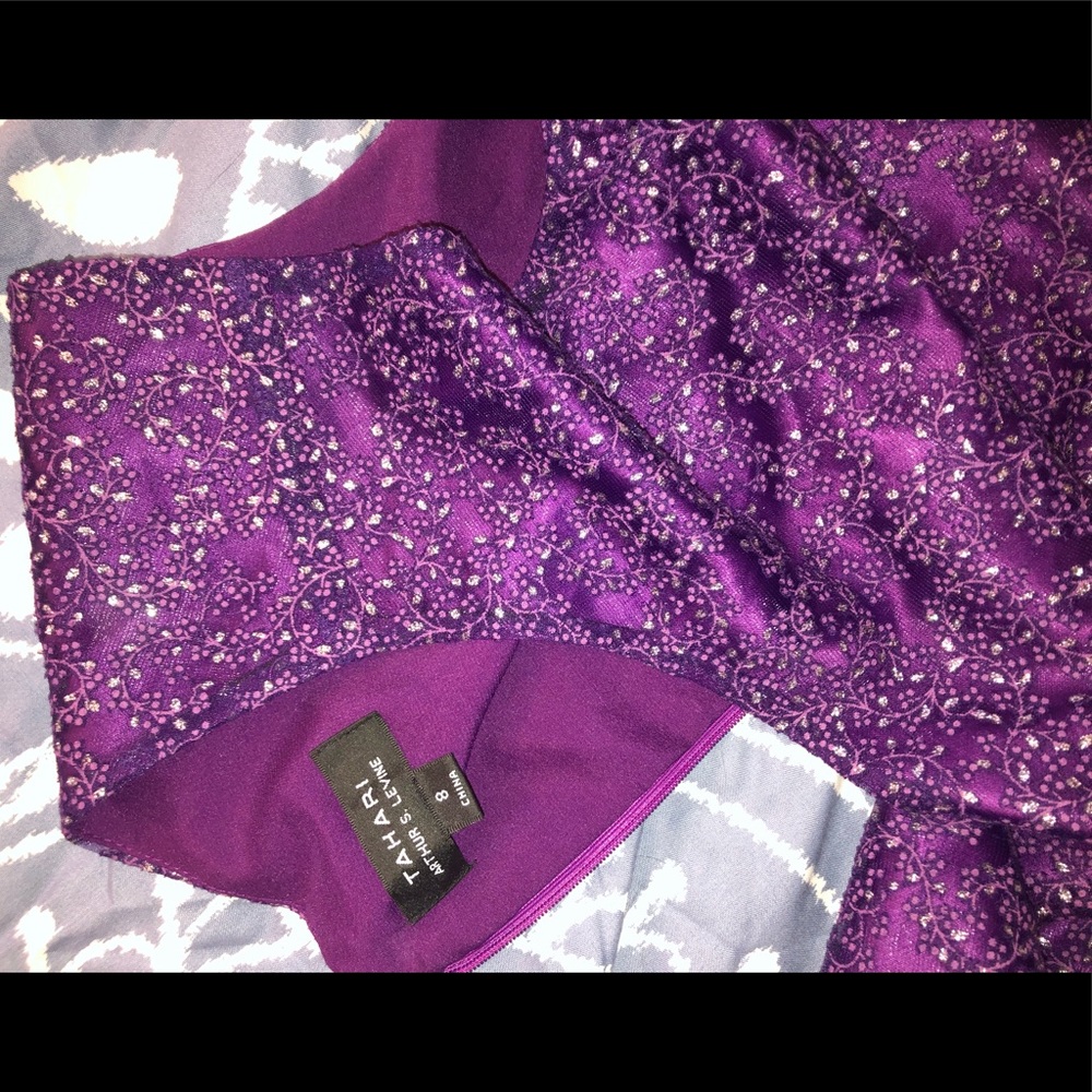 Violet Tahari knee length dress with silver accent